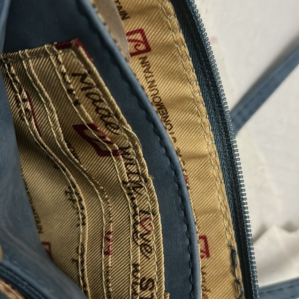 🆕 STONE MOUNTAIN Trifecta Faux Leather Crossbody - Picture 8 of 11